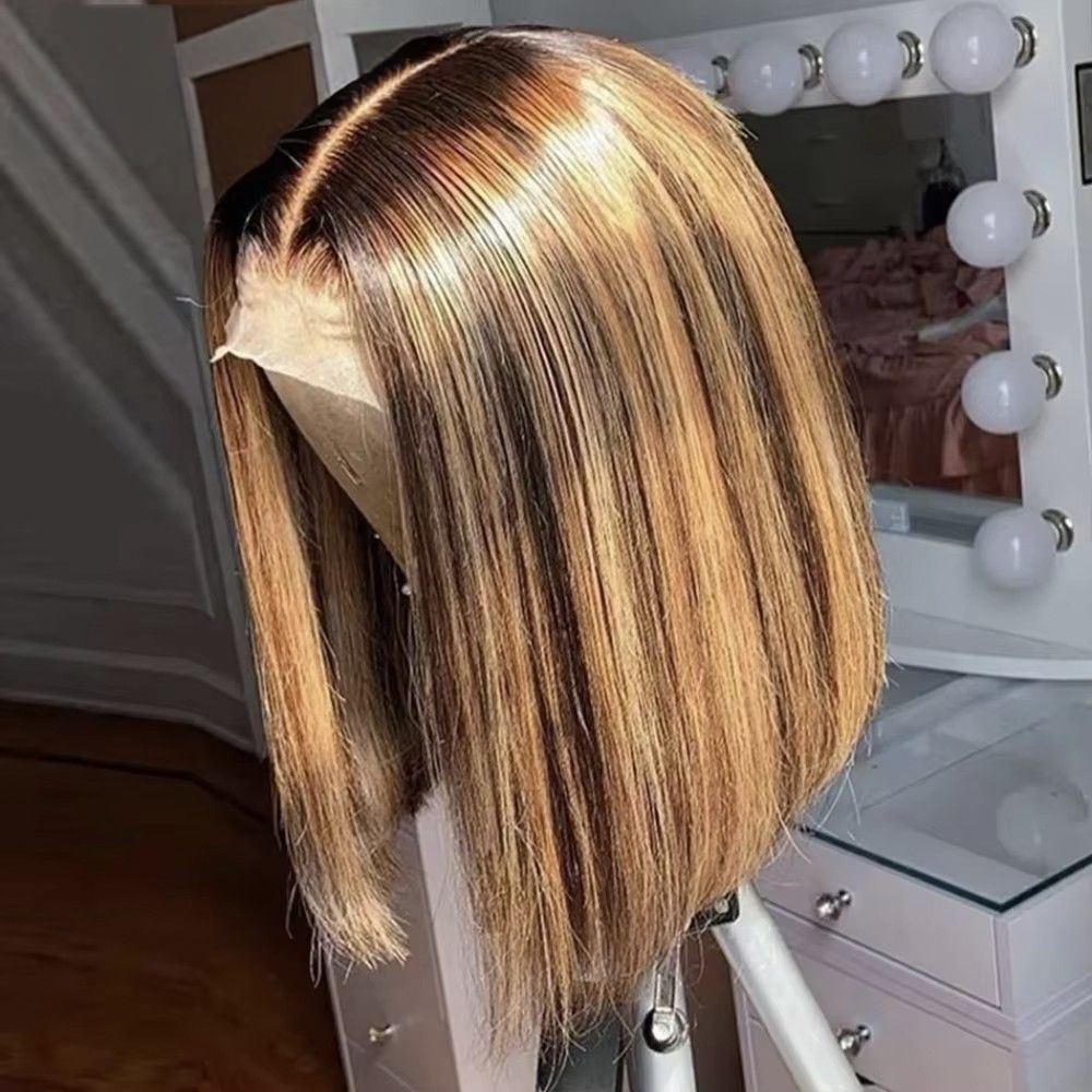 Perruque de dentelle sans colle pré-plumée de cheveux humains de vague de corps courte de dentelle frontale de Bob 